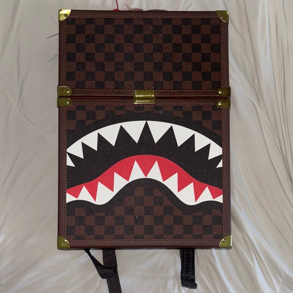 SOLDOUT SPRAYGROUND THE CHATURANGA SHARK 1900 BACKPACK